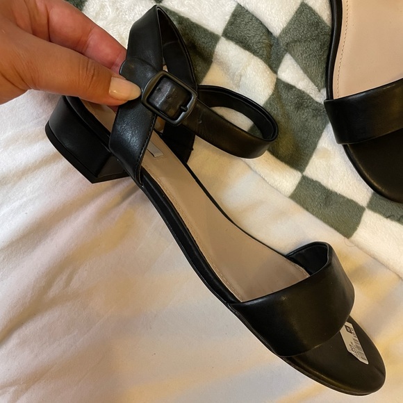 Sandal noir petit talon jamais porté taille 10 - Picture 3 of 6